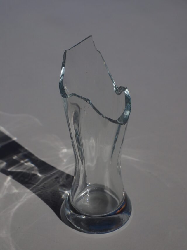 sharp-glass-vase-broken-bottle-material-762161-pxhere.com